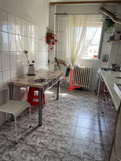 Basarabia, Arena Nationala, apartament 2 camere decomandat, 54 mp, bl. 1984,